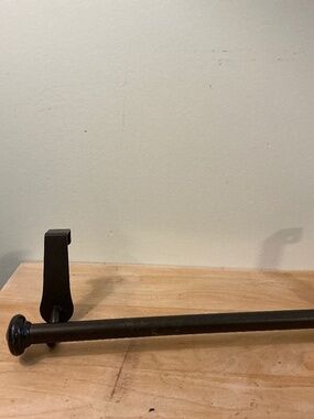 Idesign kitchen/bath towel over cabinet door towel rack. 10”x 3”x 3”